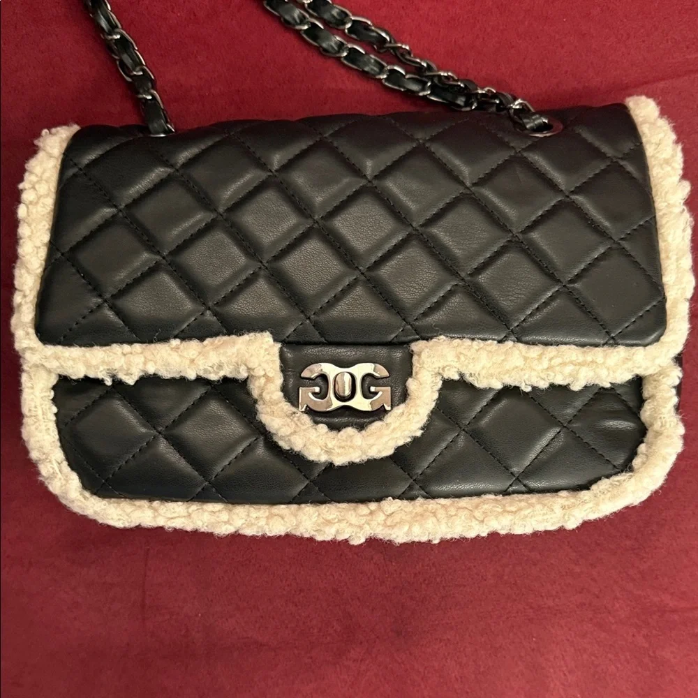 Black Quilted Shoulder Bag with Cream Trim - Picture 5 of 6
